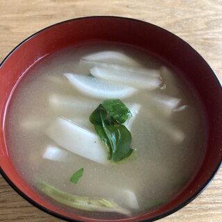 カブとカブの葉のお味噌汁